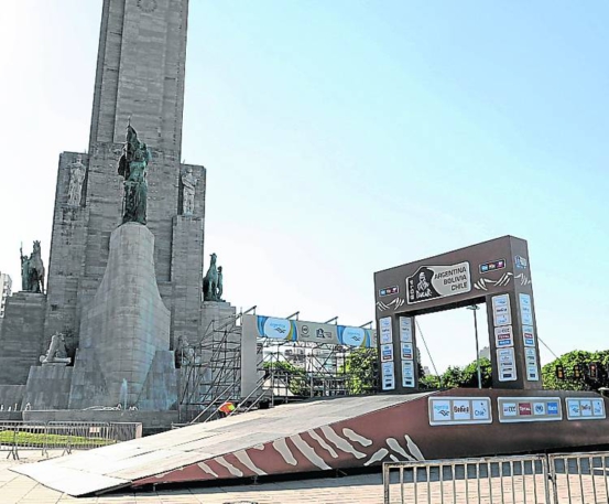 largada frente Monumento Bandera TELAM CLAIMA20131231 0055 14