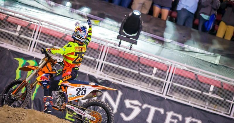 209729 Marvin Musquin KTM SX F 450 Monster Energy Cup 2017 022 1 e1508333580406