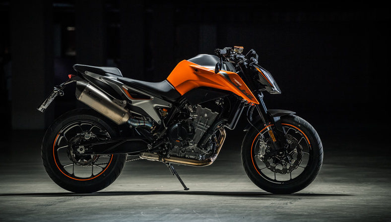 207290 KTM 790 DUKE MY 2018 e1510575250304