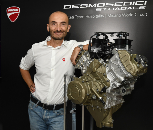 01 unveiling desmosedici stradale v4 engine claudio domenicali uc33885 low