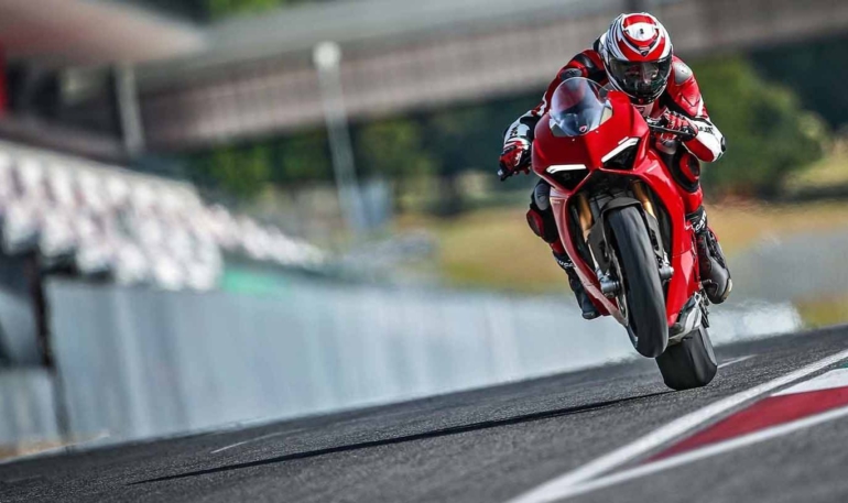www cycleworld com panigale v4 0