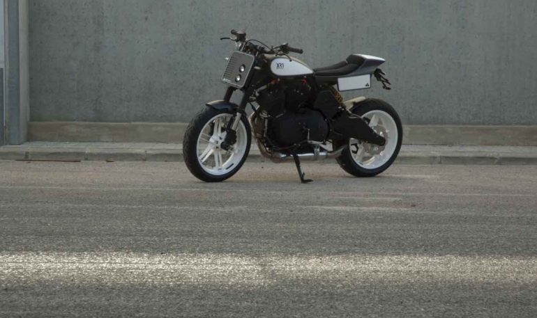 190325 xr1 bw 1800 05