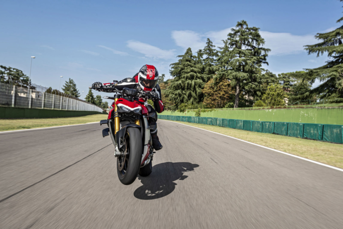 30 ducati streetfighter v4 s 2020 accion