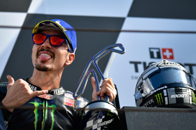 Maverick Viñales festeja su primer triunfo en la temporada