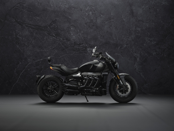 Triumph Rocket 3 R Black y la Rocket 3 GT Triple Black