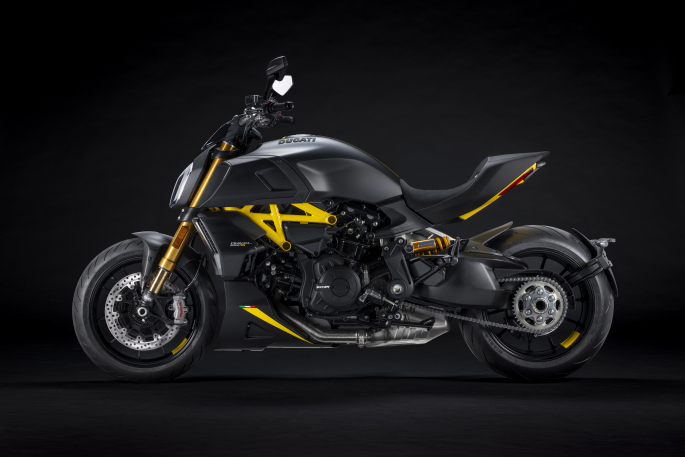 Nueva Ducati Diavel 1260 S "Black and Steel"