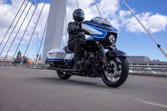 https://h-dmediakit.com/eu/news-articles/harley-davidson-reveals-street-glide-special-model-with-arctic-blast-limited-edition-paintwork.html