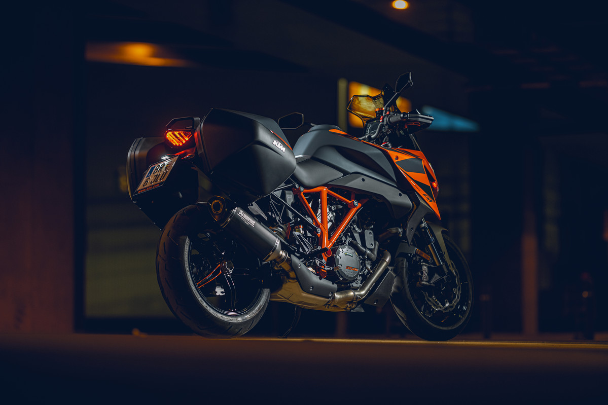 https://www.motorpasionmoto.com/turismo/ktm-1290-super-duke-gt-2022