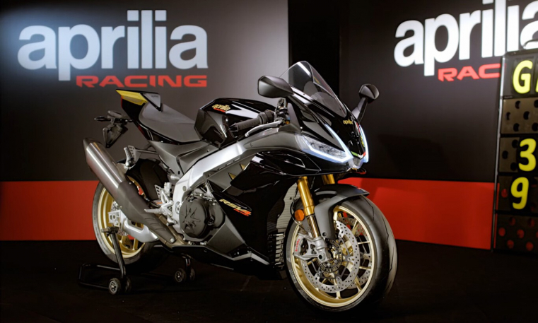 Aprilia RSV4 2022: así es la nueva decoración Ultra Dark