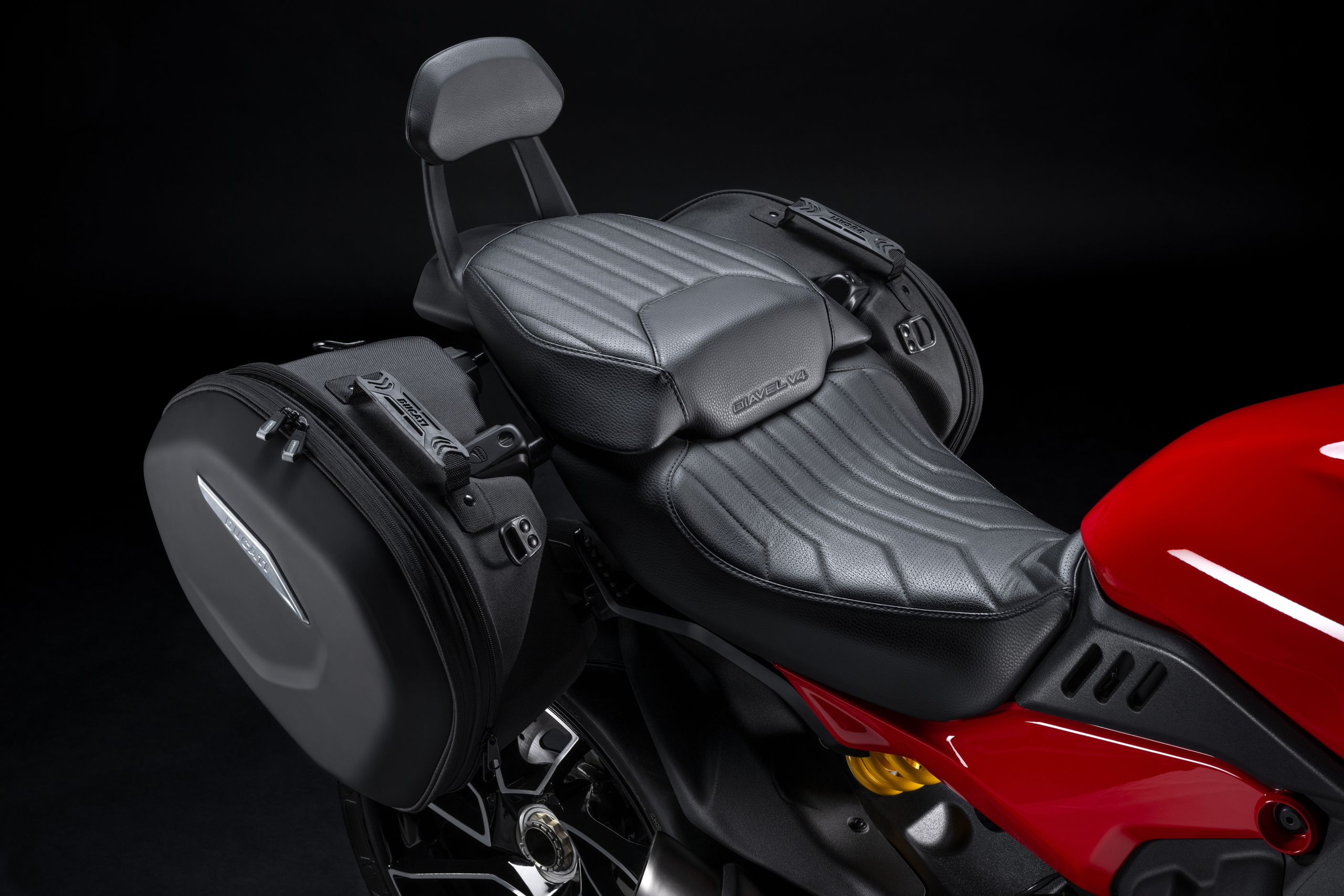 Nuevos accesorios para Ducati Diavel V4 (respaldar pasajero)