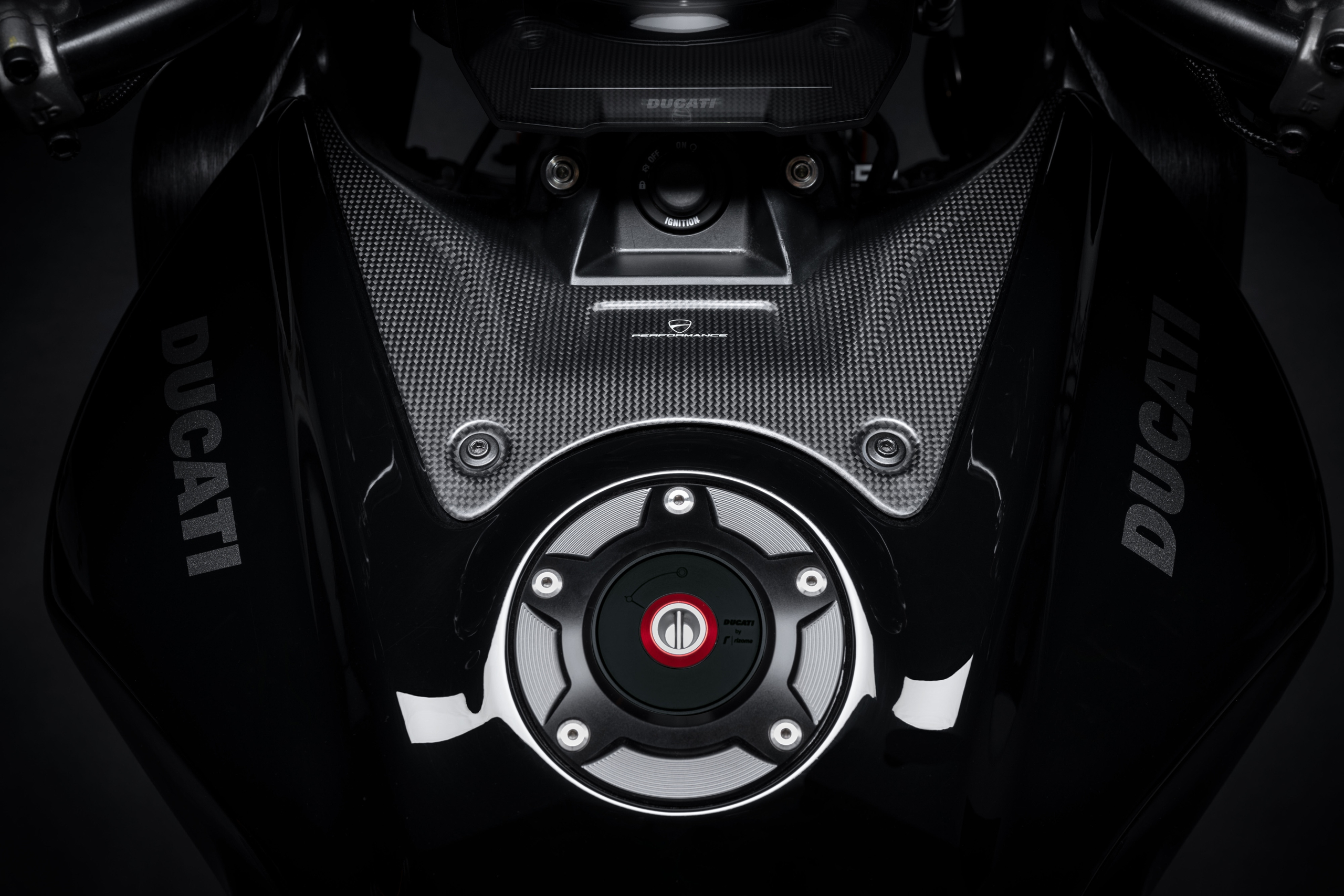 Nuevos accesorios para Ducati Diavel V4 tapón