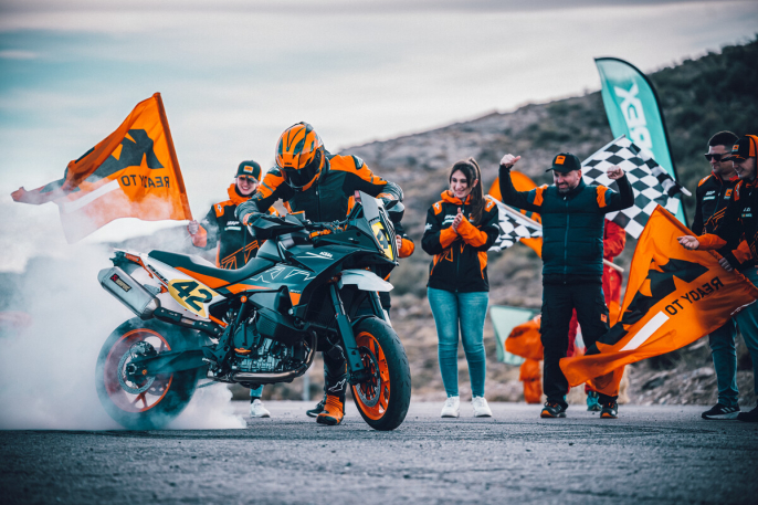 KTM 890 SMT: Sport-Touring más afilada