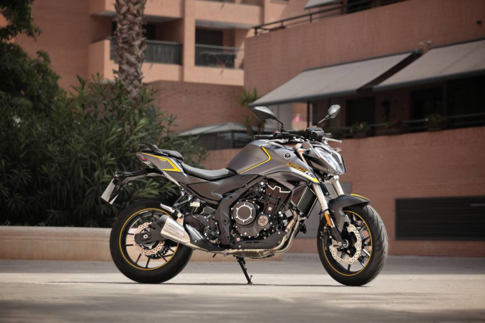 Voge 525R: la metamorfosis de la naked