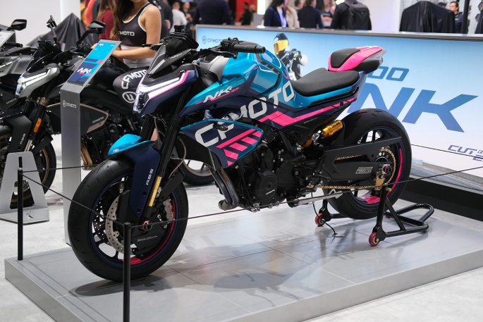 CFMOTO 800NK GP: la naked salida del Moto3