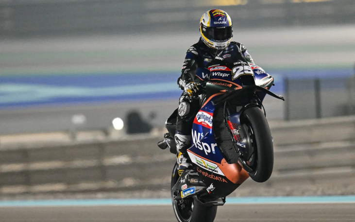 Primer día de MotoGP en Qatar: Raúl Fernández lidera