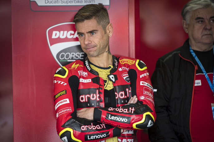 Álvaro Bautista sufrió una fuerte lesión vertebral