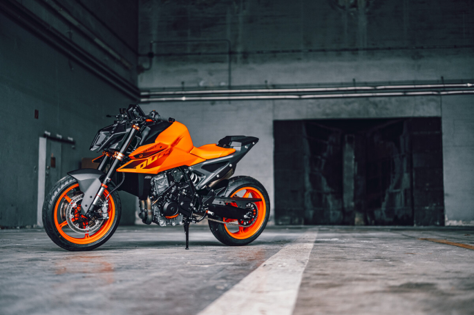 KTM 990 Duke 2024: el retorno de la naked furiosa