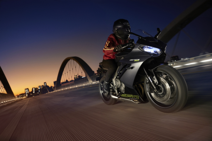 Triumph Daytona 660: una seria contendiente deportiva