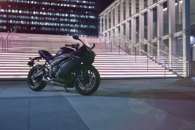 Triumph Daytona 660: una seria contendiente deportiva