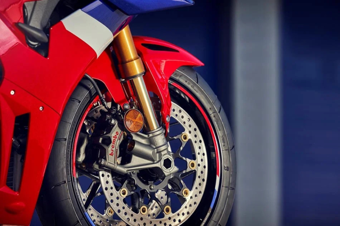 Öhlins presentó el SmartEC3 para la Honda Fireblade SP