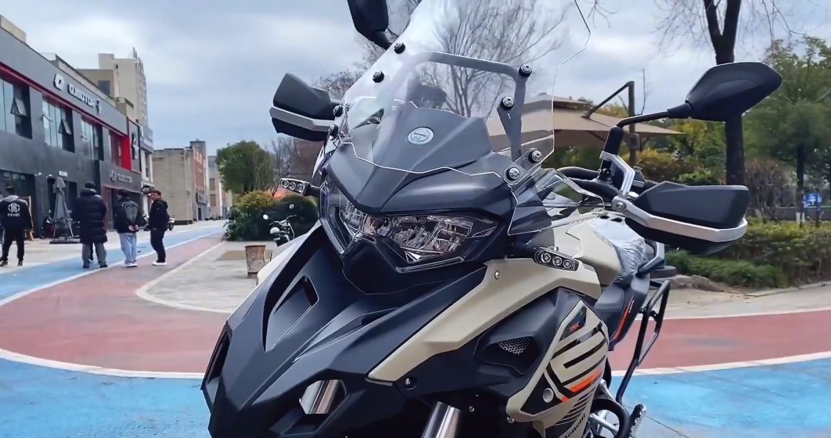 Primer vistazo a la nueva Benelli TRK 552