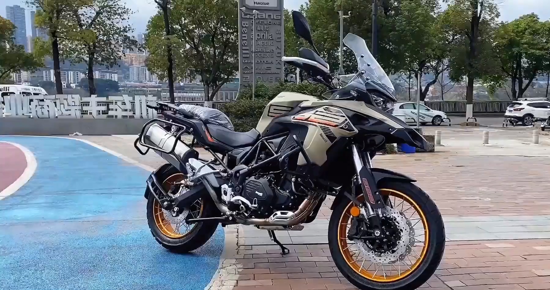 Primer vistazo a la nueva Benelli TRK 552