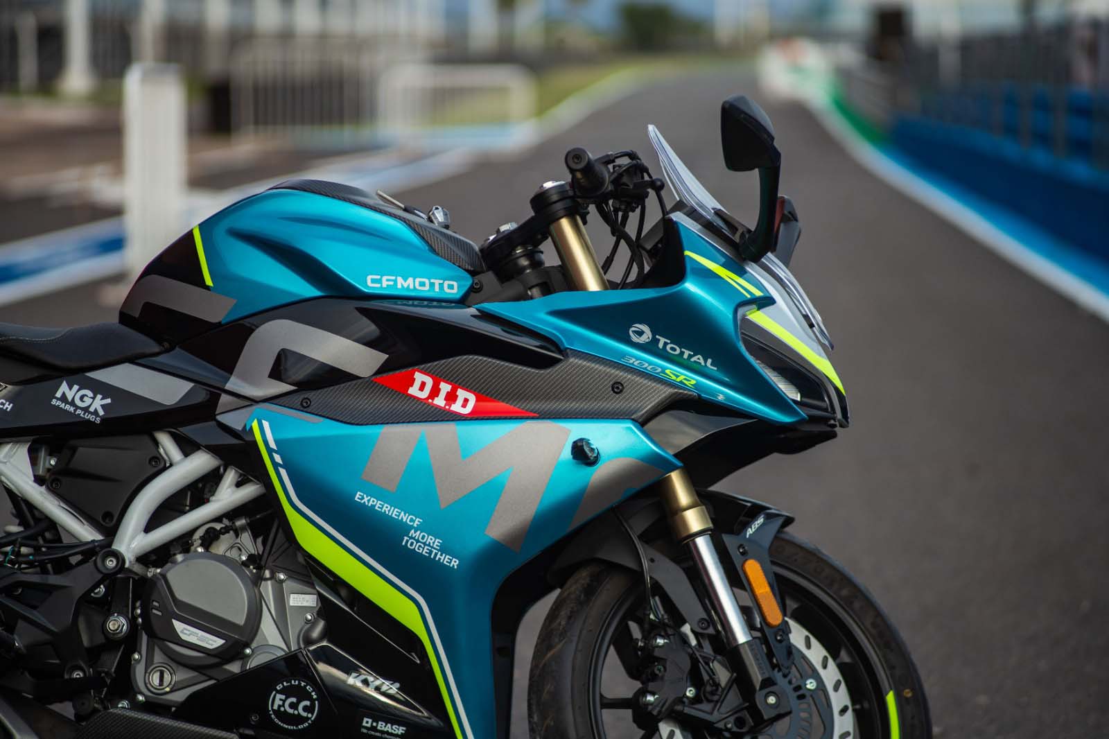 CFMoto lanzó oficialmente la 300SR en Argentina