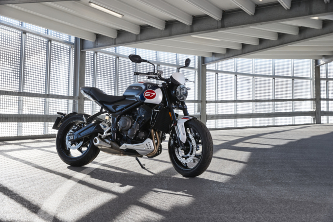 Triumph Trident 660 Triple Tribute Edition: homenaje a los 70' con rendimiento moderno