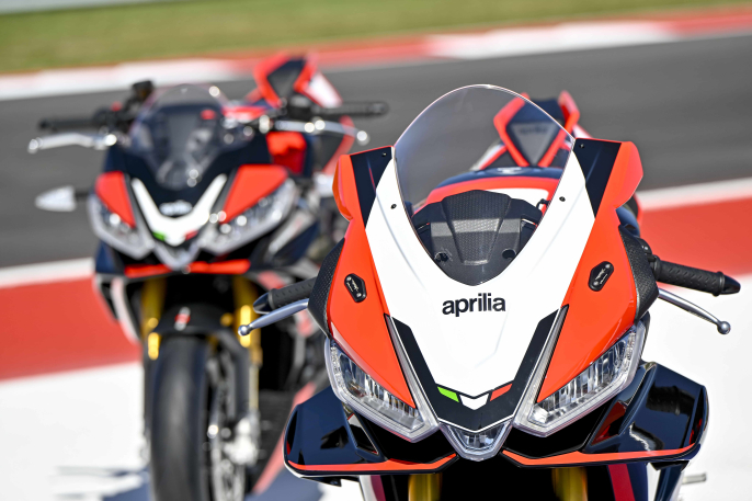Aprilia RSV4 y Tuono V4 Factory SE-09 SBK: rindiendo tributo a Max Biaggi