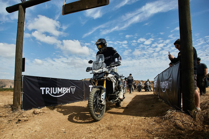 Triumph y Parque Las Palmas inauguran la primera pista para motos bigtrail en Chile