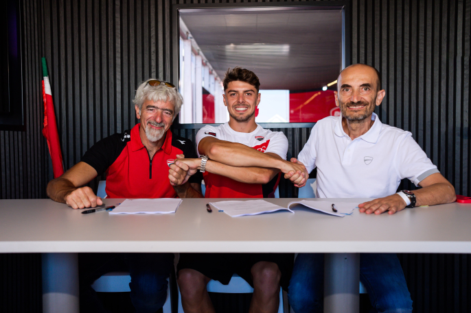Di Giannantonio renovó con el VR46 y firmó con Ducati Corse
