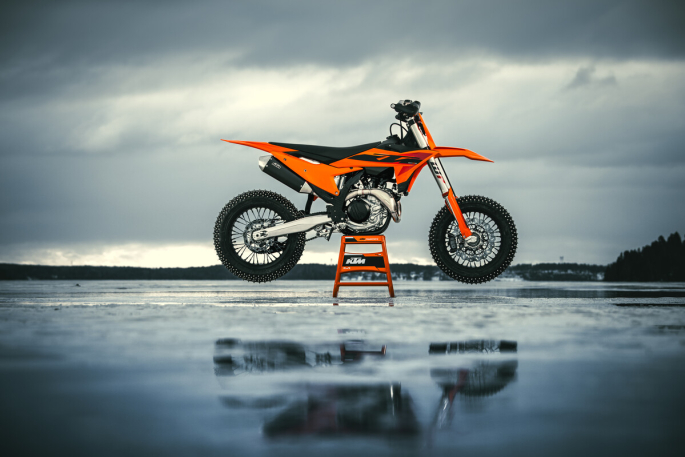 KTM 450 SMR 2025: tomando por asalto a las supermotard