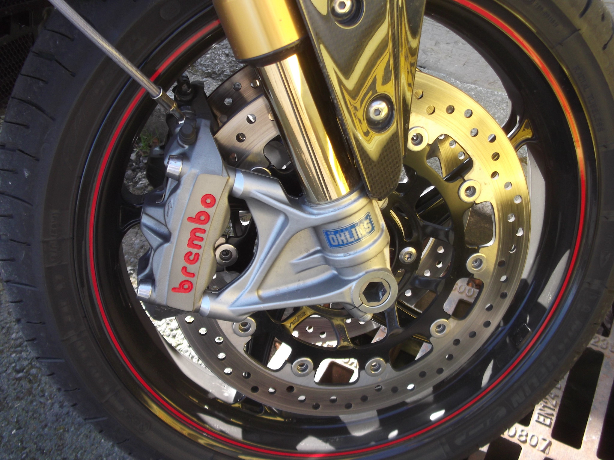 Brembo compra suspensiones Öhlins por 405 millones de dólares.