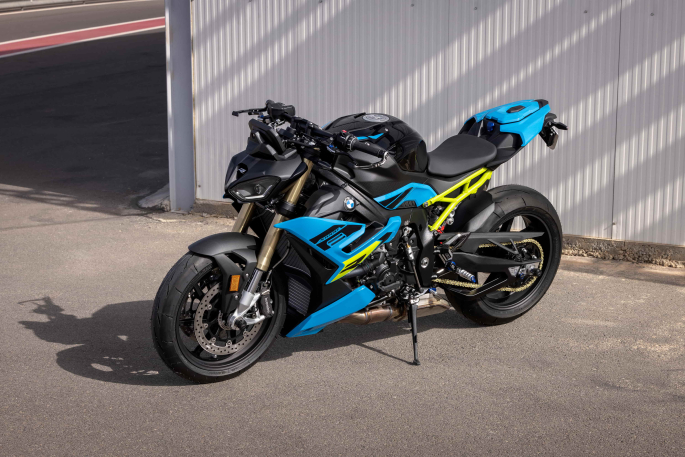 BMW lanzó la renovación de sus superbikes y naked para 2025