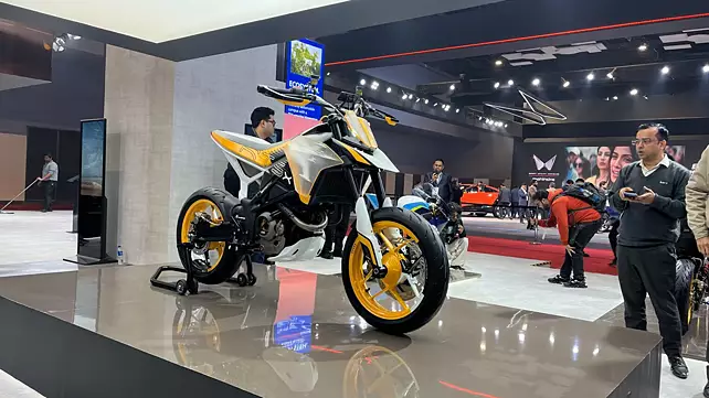 TVS presentó la RTS X Supermoto, su nueva supermotard