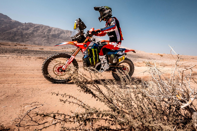 Schareina se lleva el prólogo del Abu Dhabi Desert Challenge 2025