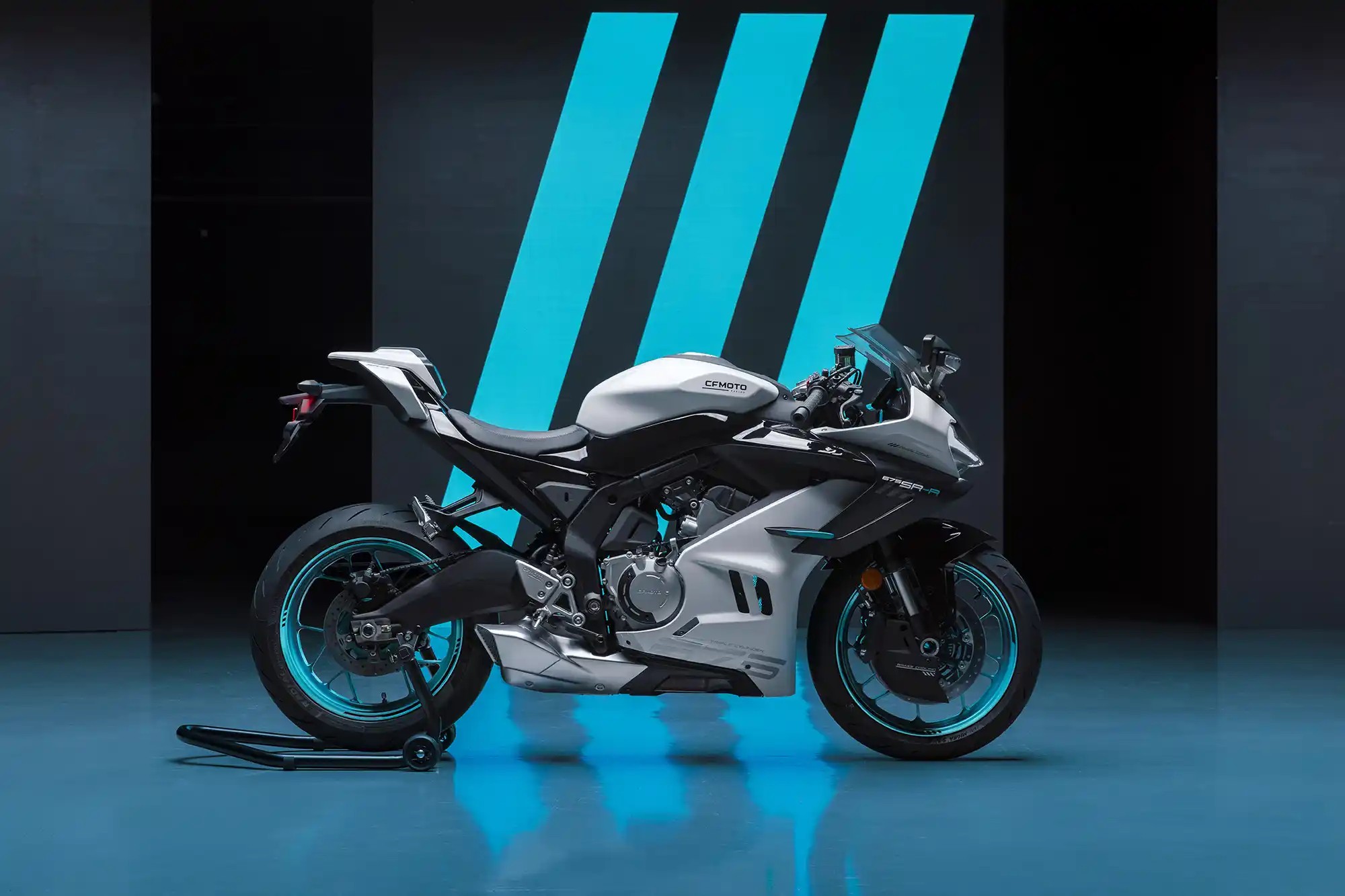 CFMOTO-675SR-R lateral
