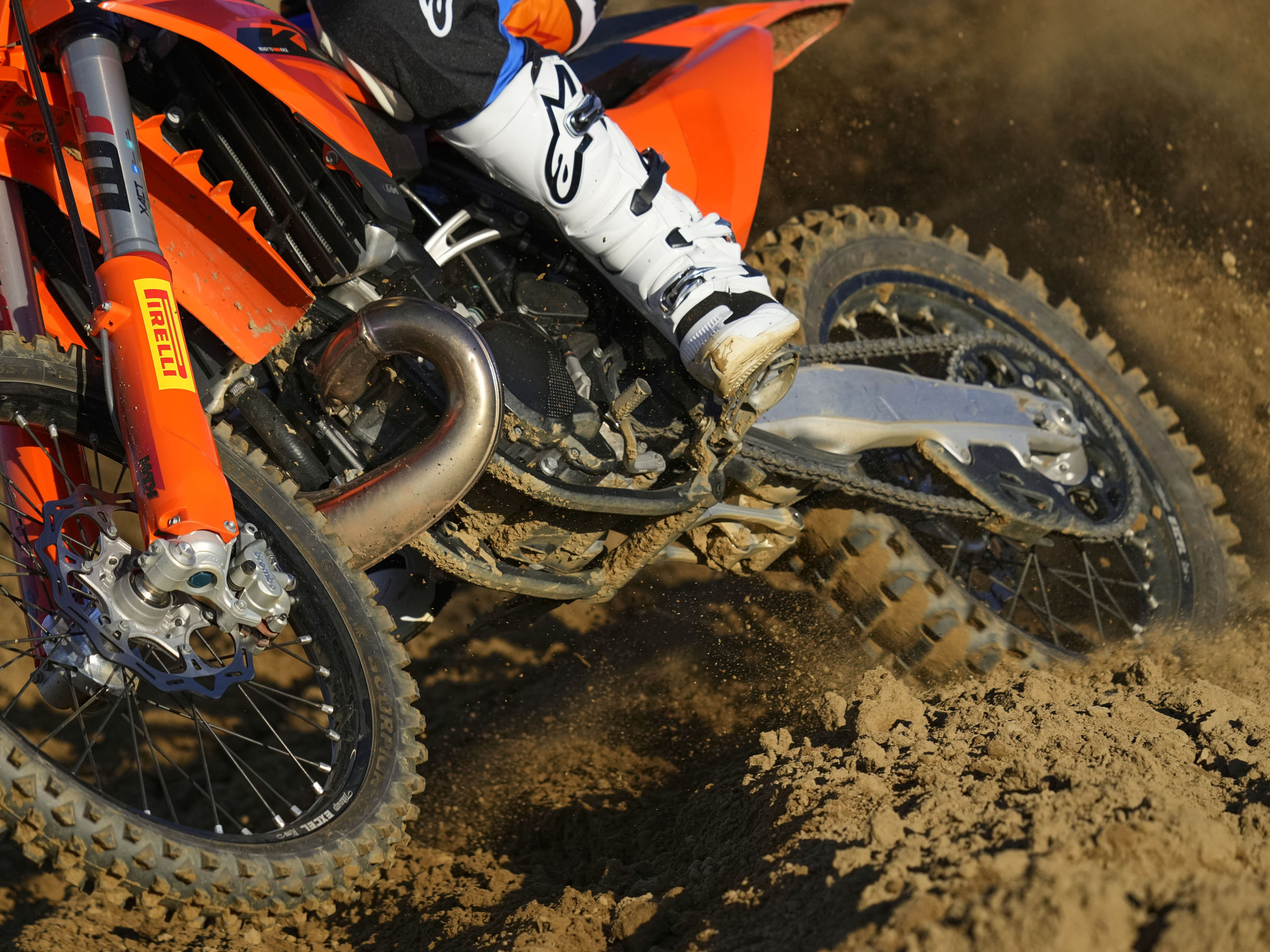 PIRELLI LANZA EL NUEVO SCORPION MX32 MID SOFT