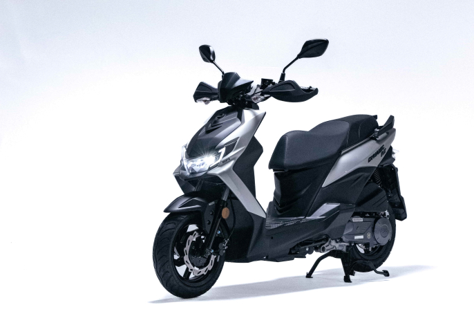 AKT presentó su nueva Dynamic RX 150