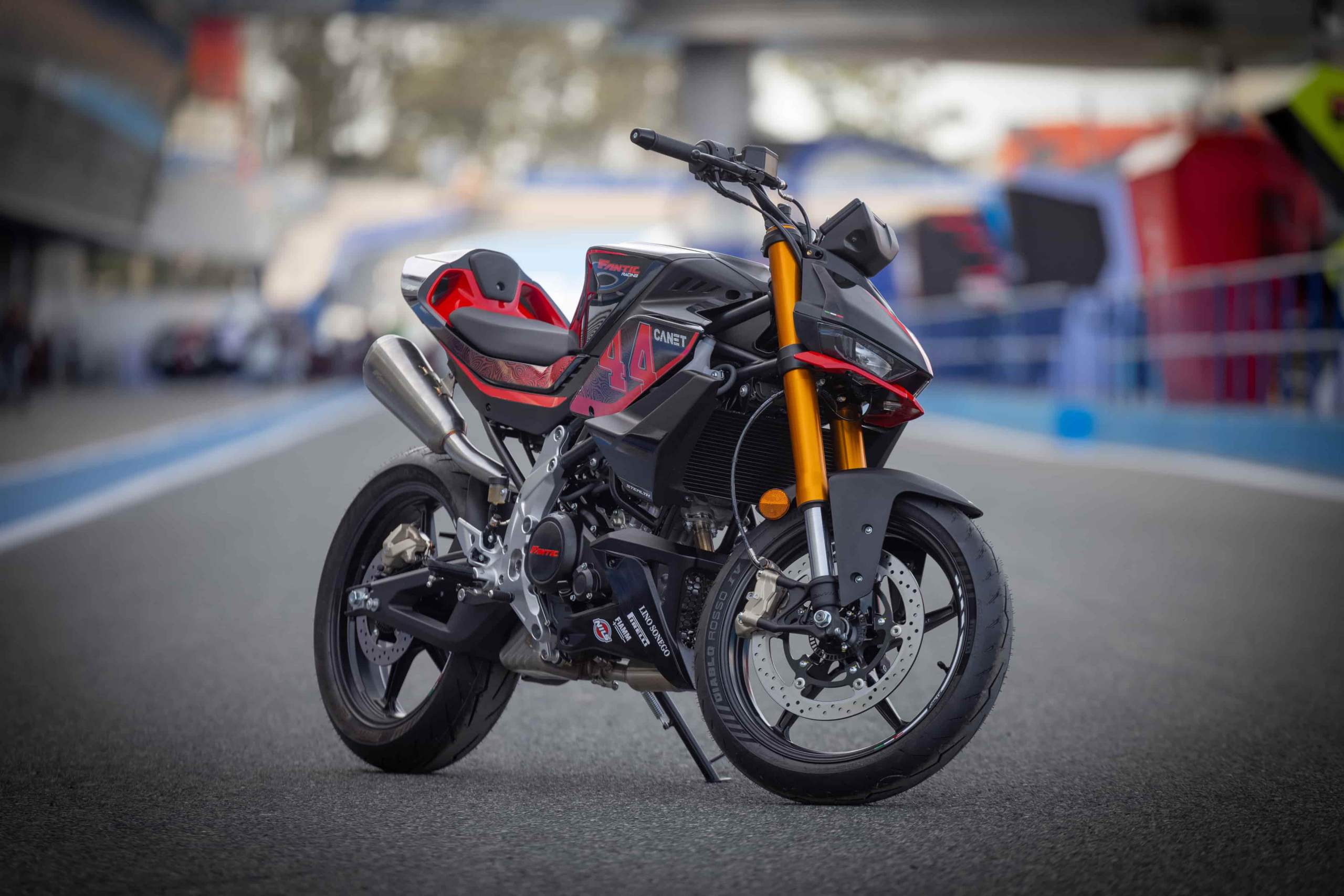 Fantic Stealth Canet 44: Espíritu de competición para la calle