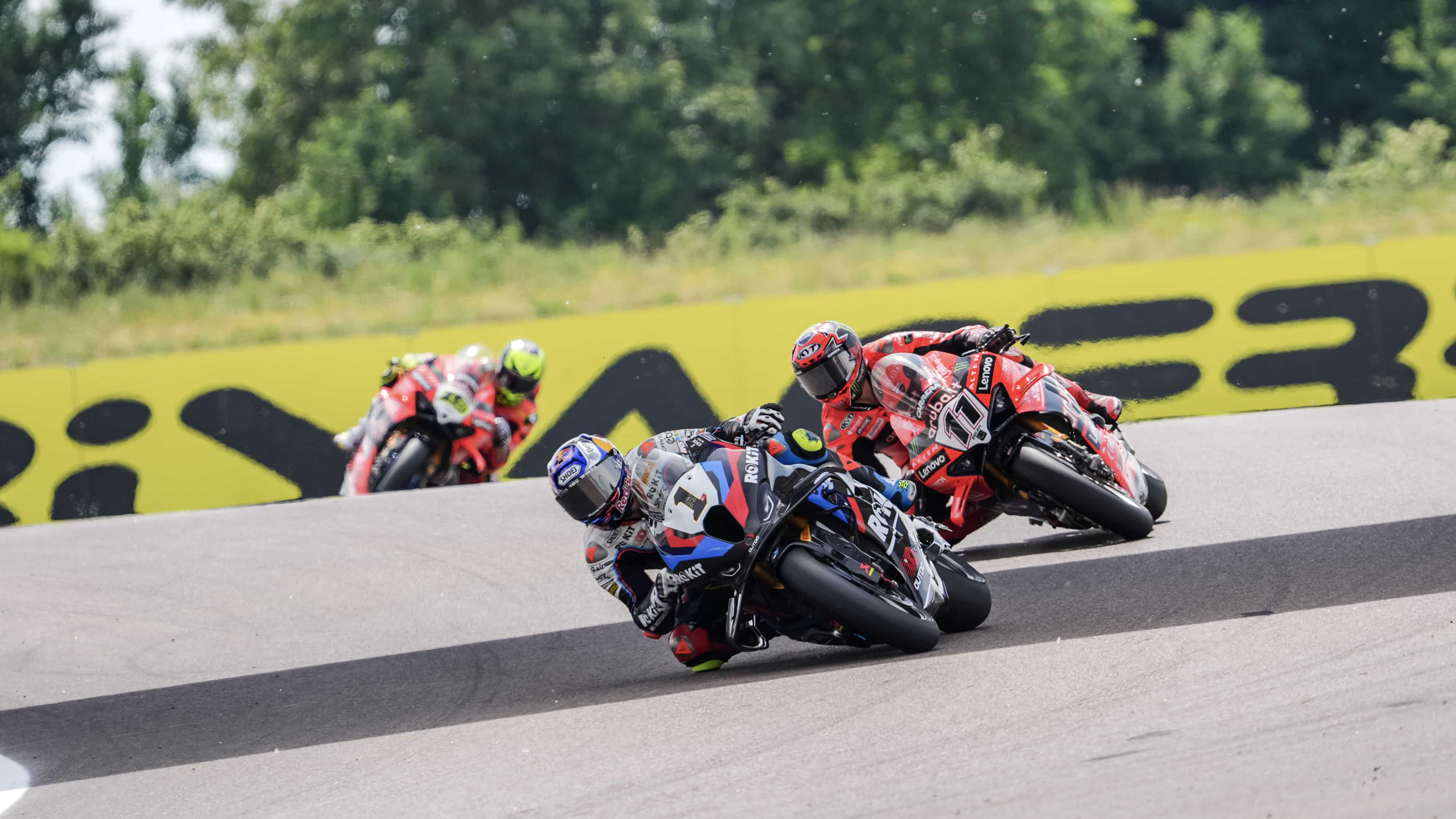 WSBK en Cremona: triplete de Bulega en casa