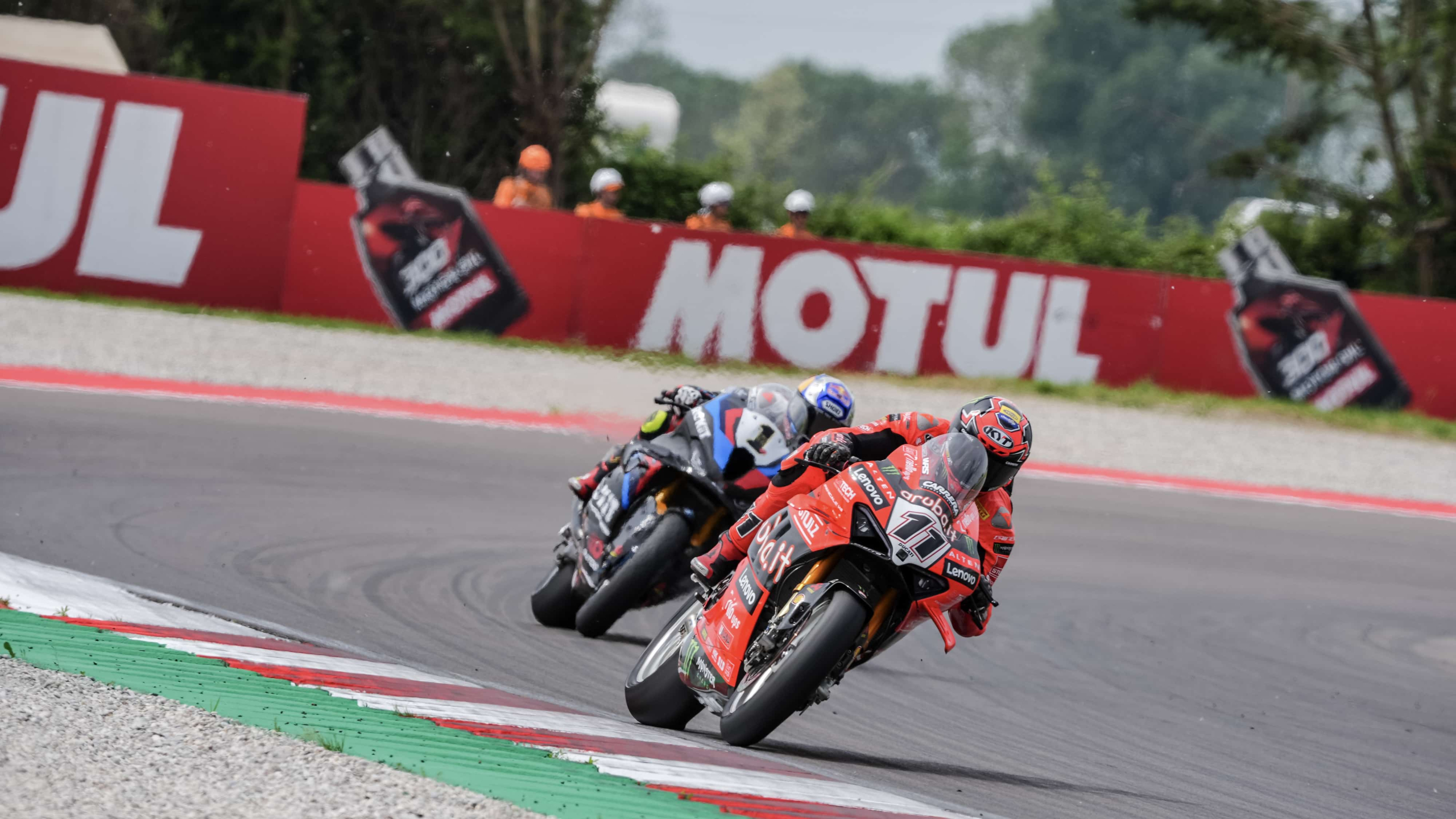 WSBK en Cremona: triplete de Bulega en casa