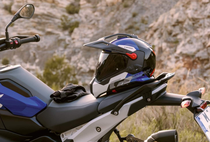 BMW lanzó el nuevo casco GS Rallye Carbon