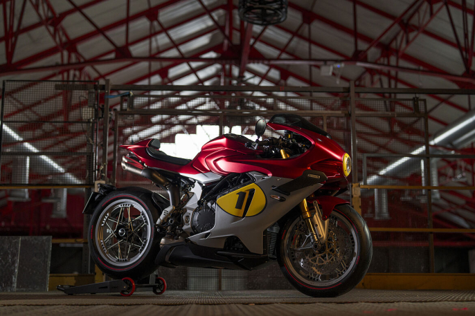 MV Agusta Superveloce 1000 AGO: un tributo a Giacomo Agostini