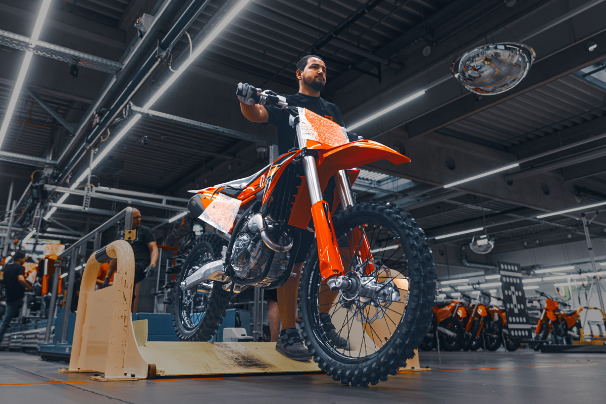 KTM reanuda su producción completamente