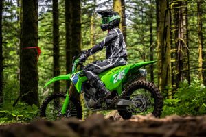 Kawasaki KX 2026: nacidas del barro