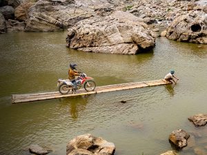 Dainese presenta una travesía en moto por Vietnam