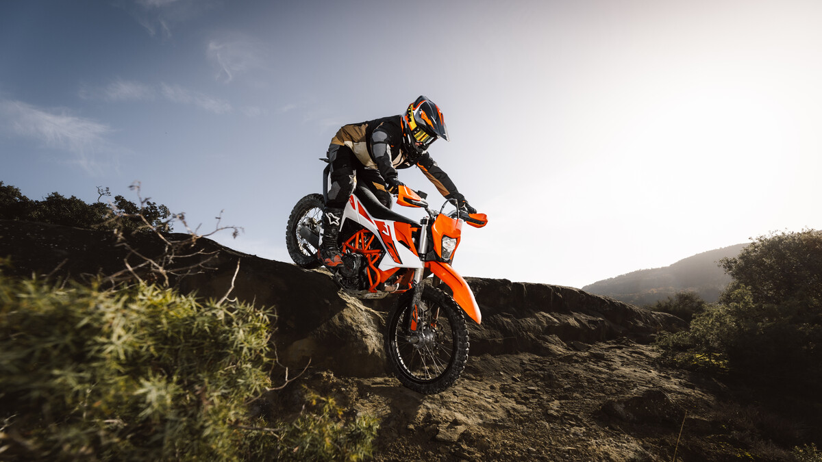 KTM presentó las 690 Enduro R y 690 SMC R 2026