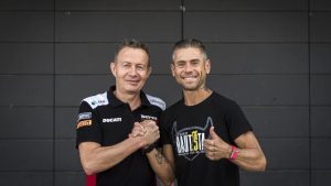 A sus 40 años, Álvaro Bautista fichó por el Barni Spark Team y continuará llevando una Ducati en 2026.