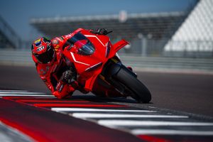 Deportiva y potente: así es la nueva Panigale V4 R